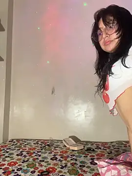 Snapshot of Noamilk chatting on April 2, 2026, 8:10 am Noamilk online show from April 2, 2026, 8:10 am