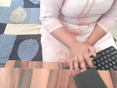 bold kiara online show from November 7, 2025, 4:06 am