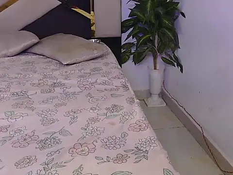 Lovelyy-couple online show from October 31, 2025, 9:17 am