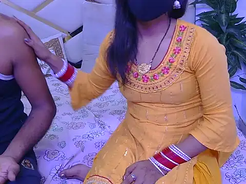 Lovelyy-couple online show from October 15, 2025, 4:55 am