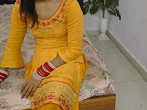 Lovelyy-couple online show from November 21, 2025, 9:52 am