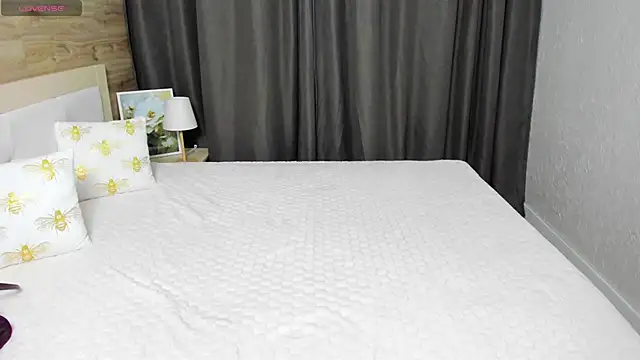 Alisa Glamour online show from November 4, 2025, 1:37 pm