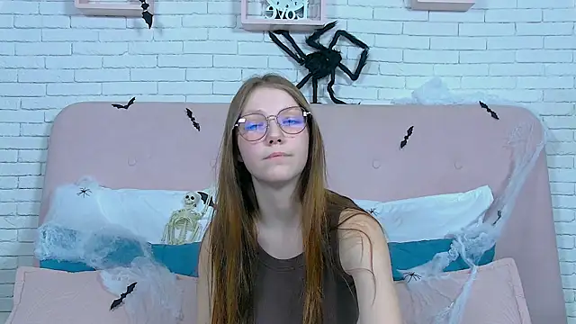 Snapshot of EllenBush chatting on October 26, 2025, 6:14 am EllenBush online show from October 26, 2025, 6:14 am