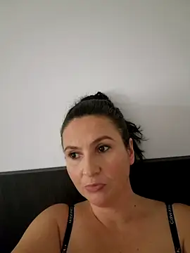 NikolAngell online show from November 5, 2025, 10:51 am