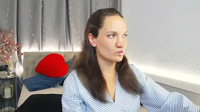 Snapshot of IvetaRayy chatting on September 28, 2025, 12:23 pm IvetaRayy online show from September 28, 2025, 12:23 pm