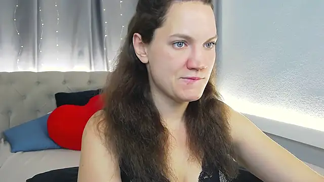 Snapshot of IvetaRayy chatting on October 3, 2025, 1:01 pm IvetaRayy online show from October 3, 2025, 1:01 pm