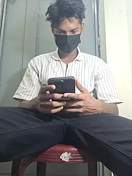 Snapshot of crish09 chatting on July 6, 2026, 9:38 am crish09 online show from July 6, 2026, 9:38 am