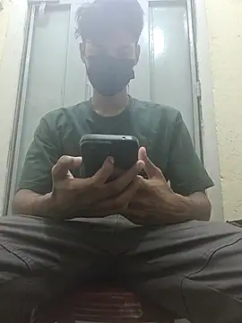 Snapshot of crish09 chatting on July 18, 2026, 11:41 am crish09 online show from July 18, 2026, 11:41 am