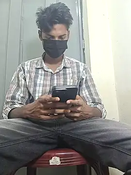 Snapshot of crish09 chatting on July 2, 2026, 10:32 am crish09 online show from July 2, 2026, 10:32 am