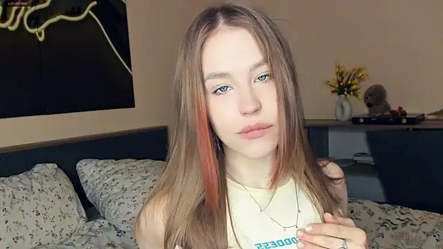 Snapshot of MaliaBourraine chatting on April 2, 2026, 7:15 am MaliaBourraine online show from April 2, 2026, 7:15 am