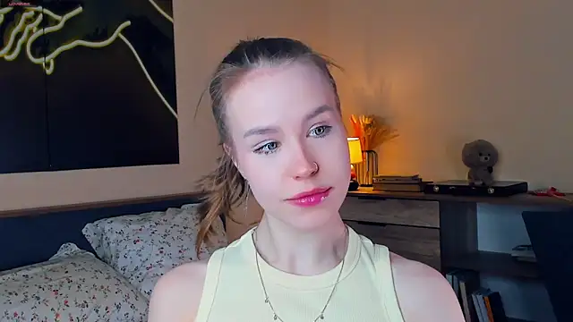 Snapshot of MaliaBourraine chatting on March 9, 2026, 9:46 am MaliaBourraine online show from March 9, 2026, 9:46 am