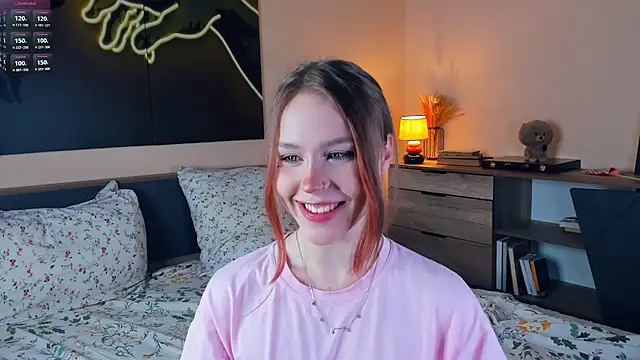 Snapshot of MaliaBourraine chatting on March 7, 2026, 7:15 am MaliaBourraine online show from March 7, 2026, 7:15 am