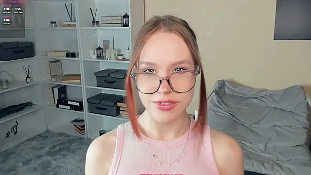 Snapshot of MaliaBourraine chatting on March 3, 2026, 7:37 am MaliaBourraine online show from March 3, 2026, 7:37 am