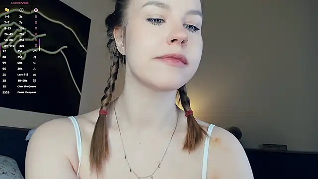 MaliaBourraine online show from December 15, 2025, 7:03 am