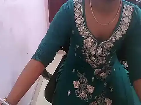 Snapshot of pari_rani7 chatting on February 7, 2026, 3:47 am pari rani7 online show from February 7, 2026, 3:47 am