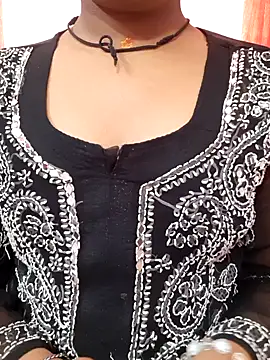 Snapshot of pari_rani7 chatting on December 17, 2025, 3:44 am pari rani7 online show from December 17, 2025, 3:44 am