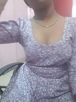 Snapshot of pari_rani7 chatting on February 25, 2026, 3:18 am pari rani7 online show from February 25, 2026, 3:18 am