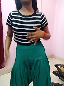 Snapshot of pari_rani7 chatting on March 26, 2026, 4:11 am pari rani7 online show from March 26, 2026, 4:11 am