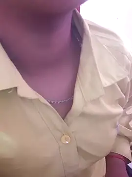 Snapshot of pari_rani7 chatting on February 16, 2026, 3:49 am pari rani7 online show from February 16, 2026, 3:49 am