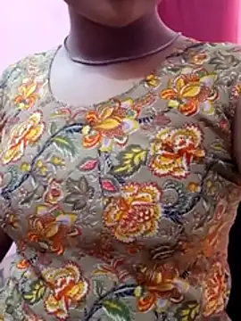 Snapshot of pari_rani7 chatting on March 7, 2026, 3:35 am pari rani7 online show from March 7, 2026, 3:35 am