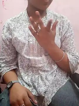 Snapshot of pari_rani7 chatting on February 4, 2026, 5:02 am pari rani7 online show from February 4, 2026, 5:02 am