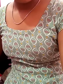 Snapshot of pari_rani7 chatting on February 8, 2026, 3:59 am pari rani7 online show from February 8, 2026, 3:59 am