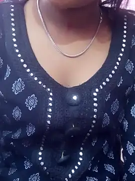 Snapshot of pari_rani7 chatting on February 10, 2026, 3:49 am pari rani7 online show from February 10, 2026, 3:49 am