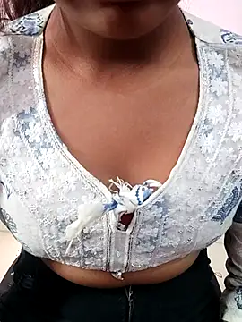 Snapshot of pari_rani7 chatting on November 29, 2025, 4:12 am pari rani7 online show from November 29, 2025, 4:12 am