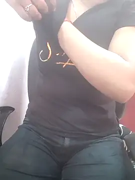 Snapshot of pari_rani7 chatting on February 17, 2026, 4:21 am pari rani7 online show from February 17, 2026, 4:21 am