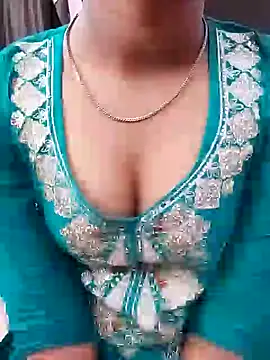 Snapshot of pari_rani7 chatting on April 5, 2026, 3:57 am pari rani7 online show from April 5, 2026, 3:57 am