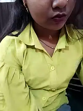 Snapshot of pari_rani7 chatting on April 6, 2026, 3:46 am pari rani7 online show from April 6, 2026, 3:46 am