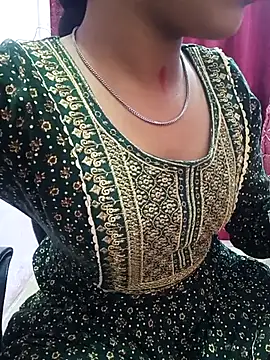 Snapshot of pari_rani7 chatting on March 20, 2026, 3:29 am pari rani7 online show from March 20, 2026, 3:29 am