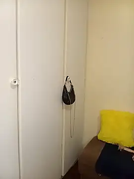 BubblyBeautiful online show from December 14, 2025, 9:59 am