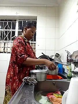 BubblyBeautiful online show from November 7, 2025, 1:04 pm