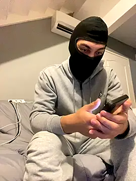 Ryan2205 online show from November 10, 2025, 11:04 am