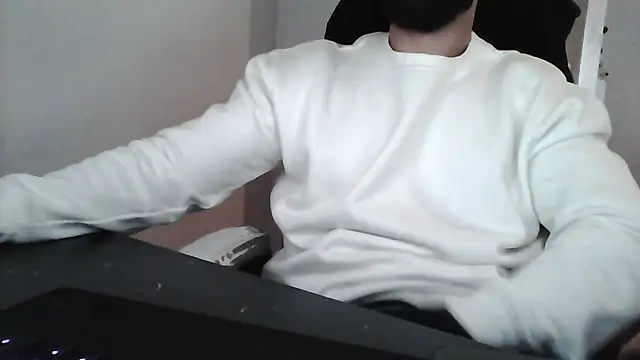 Snapshot of yourfantasy777 chatting on November 18, 2025, 4:32 pm yourfantasy777 online show from November 18, 2025, 4:32 pm