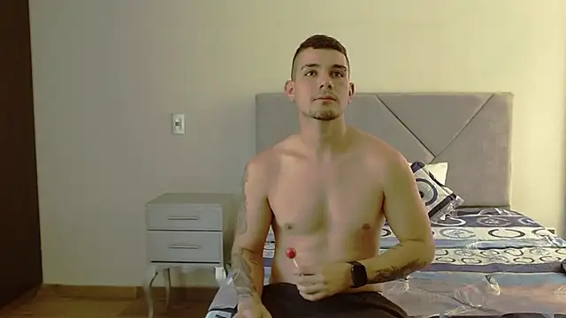 BooyHott  online show from October 2, 2025, 7:17 pm