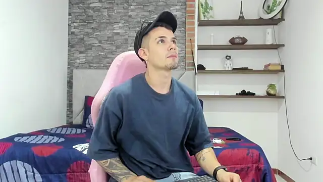 BooyHott  online show from February 19, 2026, 7:44 pm