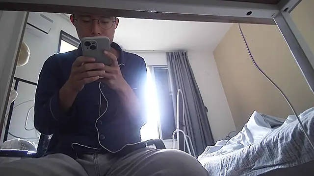 leeyoung  online show from October 31, 2025, 6:32 am