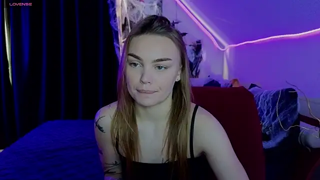 KitsyMoore online show from November 1, 2025, 1:16 pm