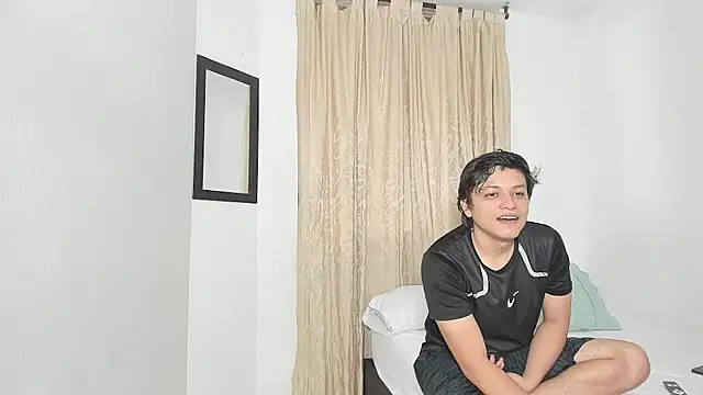 Snapshot of raiderandroxie chatting on January 10, 2026, 10:16 pm raiderandroxie online show from January 10, 2026, 10:16 pm