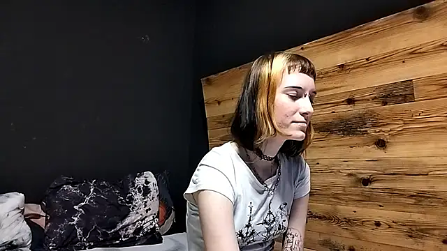 Snapshot of JenaeRadloff chatting on October 7, 2025, 6:25 am JenaeRadloff online show from October 7, 2025, 6:25 am