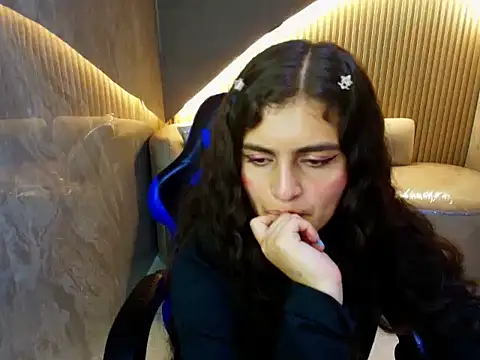 dany r  online show from November 13, 2025, 2:43 pm