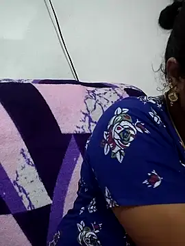 Snapshot of sweetqueen143 chatting on May 12, 2026, 3:18 pm sweetqueen143 online show from May 12, 2026, 3:18 pm