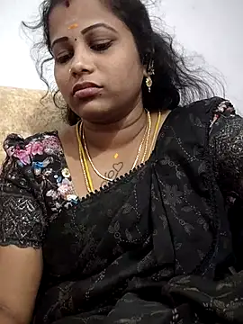 Snapshot of sweetqueen143 chatting on April 16, 2026, 11:44 am sweetqueen143 online show from April 16, 2026, 11:44 am