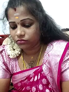 Snapshot of sweetqueen143 chatting on April 15, 2026, 10:32 am sweetqueen143 online show from April 15, 2026, 10:32 am