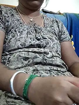 sweetqueen143 online show from October 29, 2025, 4:28 pm