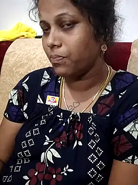 Snapshot of sweetqueen143 chatting on April 18, 2026, 8:38 am sweetqueen143 online show from April 18, 2026, 8:38 am
