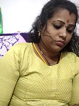 Snapshot of sweetqueen143 chatting on May 25, 2026, 9:57 pm sweetqueen143 online show from May 25, 2026, 9:57 pm