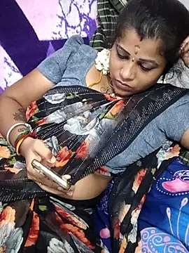 Snapshot of sweetqueen143 chatting on May 18, 2026, 5:51 pm sweetqueen143 online show from May 18, 2026, 5:51 pm